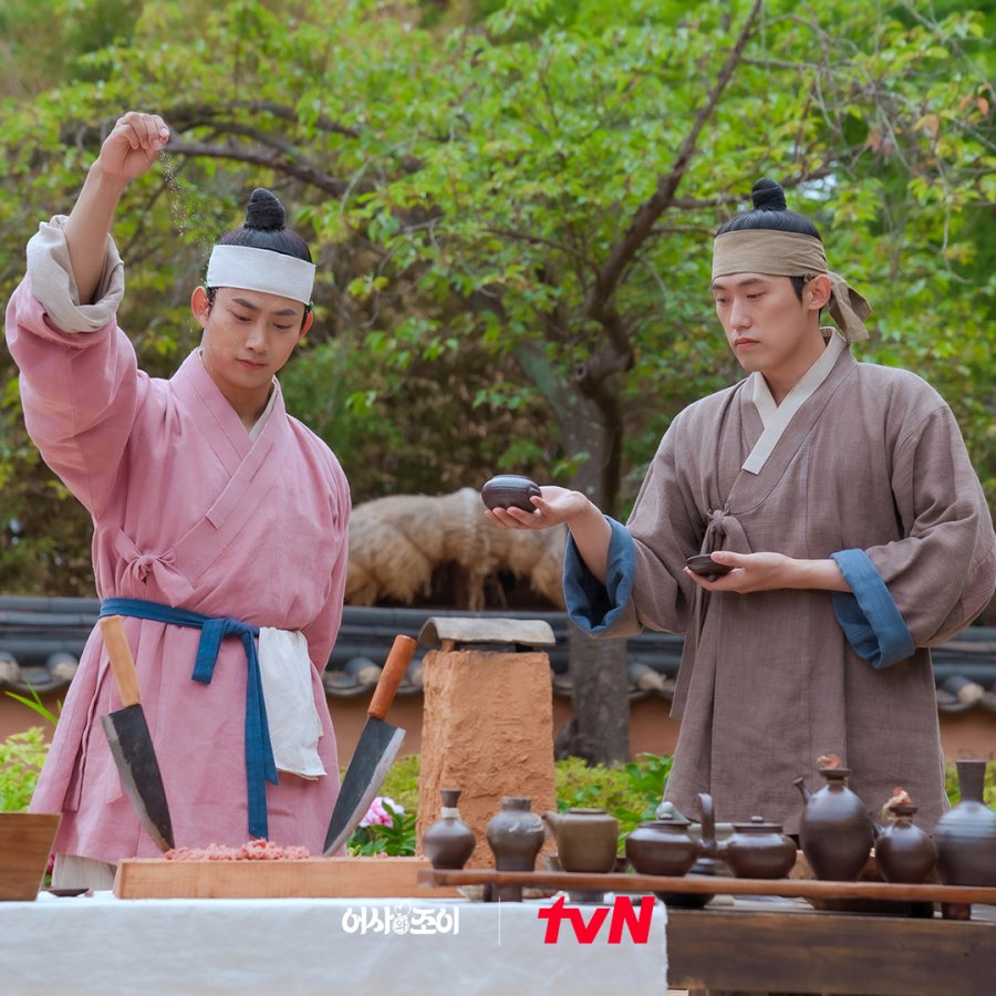 Review dan sinopsis prediksi ending drama Korea Secret Royal Inspector & Joy. Taecyeon sebagai Inspektur Rahasia Kerajaan yang hobi masak